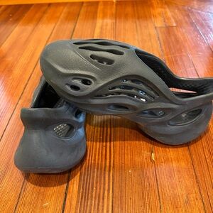 YEEZY FOAM RUNNER - Navy